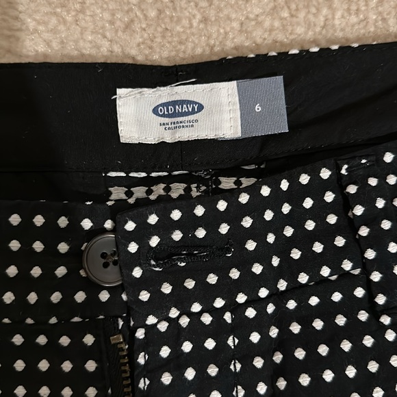 Old Navy black and white shorts. Size 6. - Picture 3 of 3